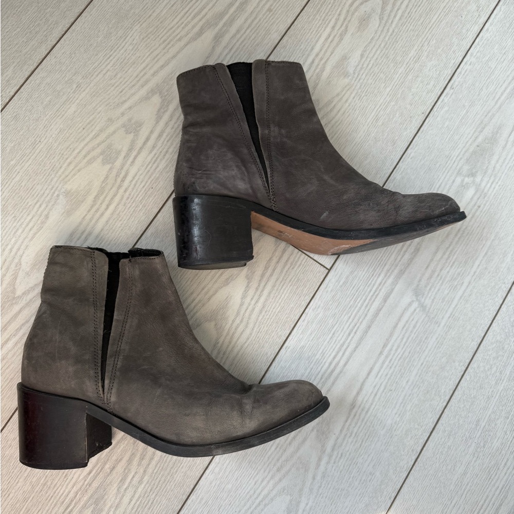 Office London 40 leather suede ankle boots slip on stretch fall neutral classic